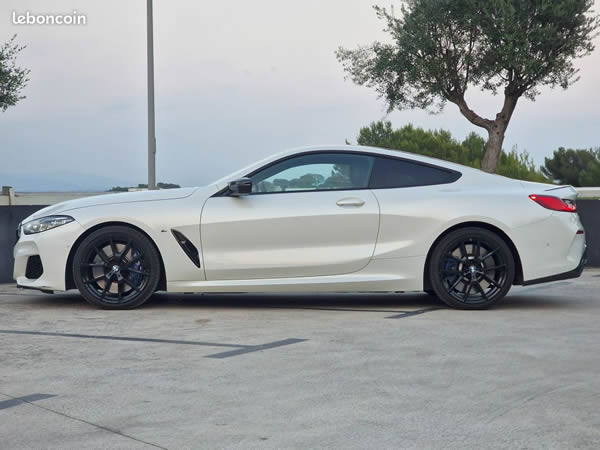 BMW 850i - Vue latérale
